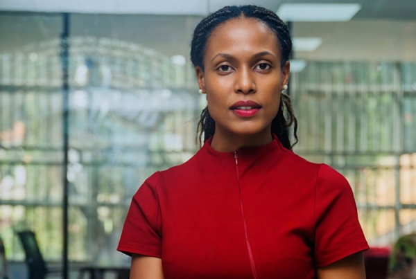 Découvrez comment Kolaborate connecte les talents africains aux emplois numériques mondiaux grâce à une plateforme innovante créée par Pearl D. Gakazi.
